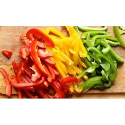 Poivron Coupé 2,5kg – Prêt à l’Emploi pour Vos Recettes | Halal Traders & Services